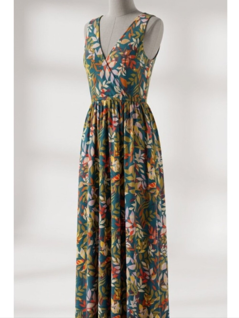 V-Neck Leaf-Print Maxi Dress in Teal Multi